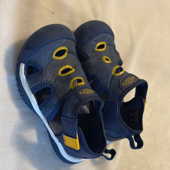 Keen Blue and Yellow Sandals for Active Adventures toddler size 9 - Picture 1 of 7